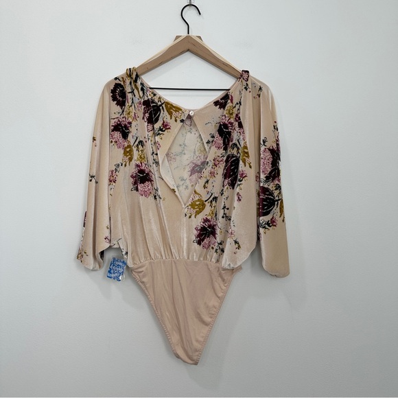 NWT Free People Women's Velvet Slouchy Babe Bodysuit Cream size Small - Picture 3 of 7